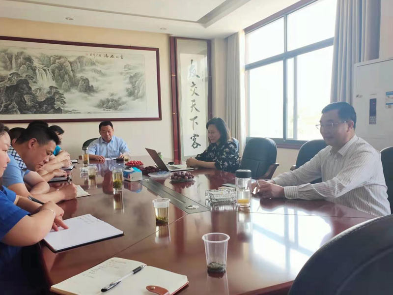 武漢大學(xué)包裝印刷系主任萬曉霞教授德召、博士生導(dǎo)師正在給廣樺高層管理人員授課指導(dǎo)